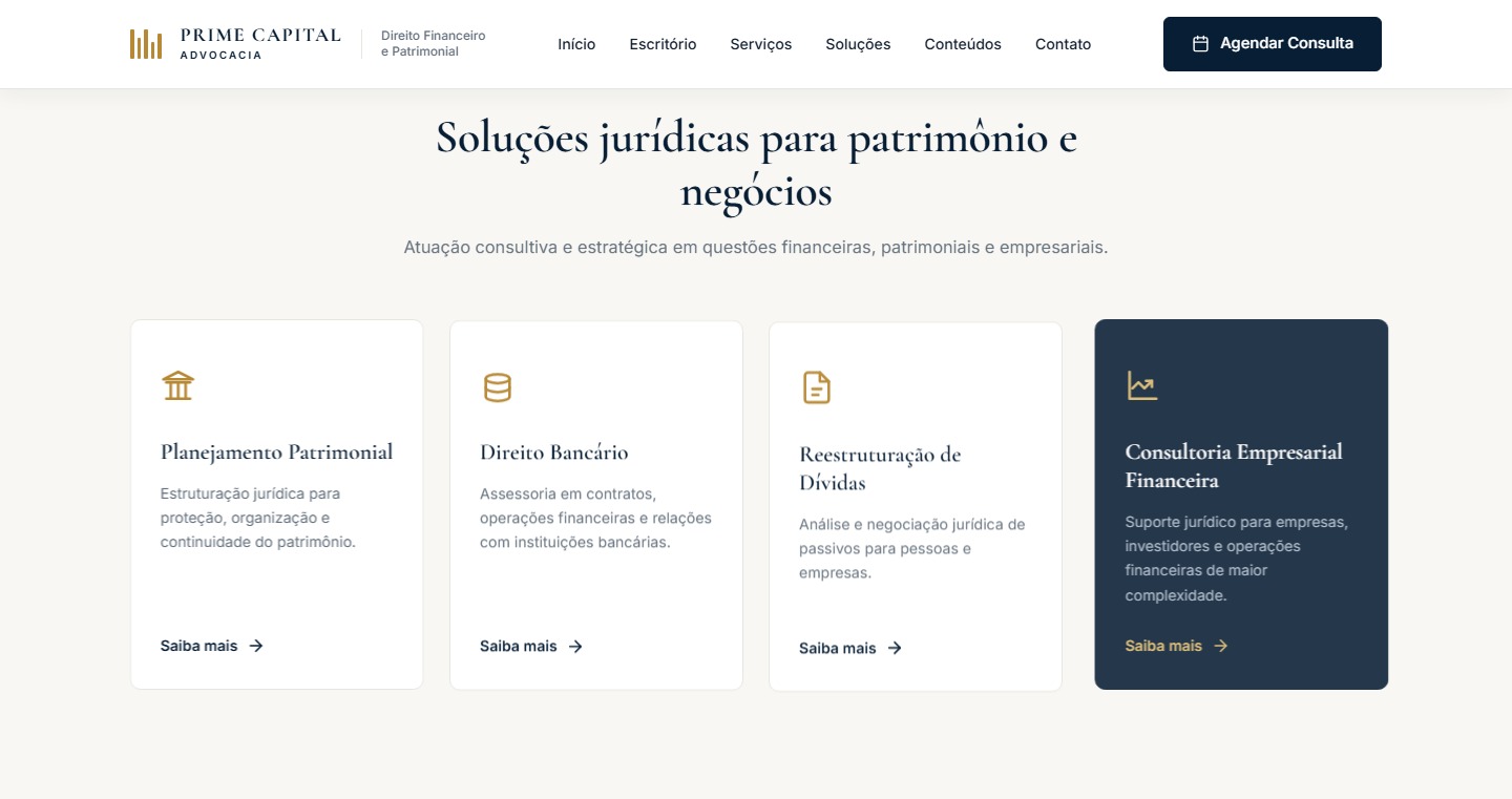 Seção de serviços jurídicos da Prime Capital em cartões claros e dourados.
